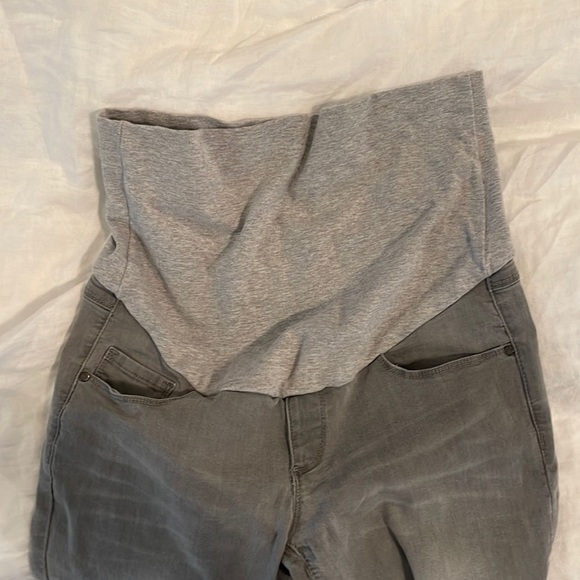 Soft stretchy maternity jeans - Picture 2 of 5